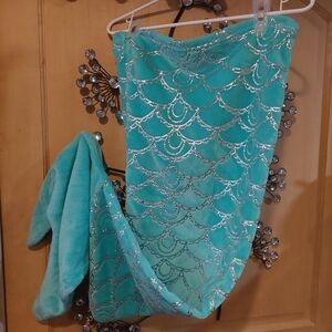 Aqua Mermaid Pattern Skirt blanket